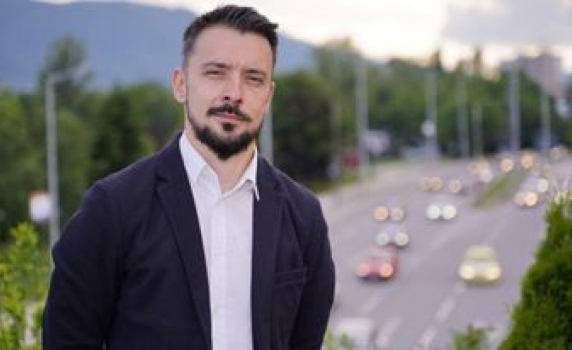 Лицемерно пищите, че животните са стресирани от зарята, но не и от живота в панелка