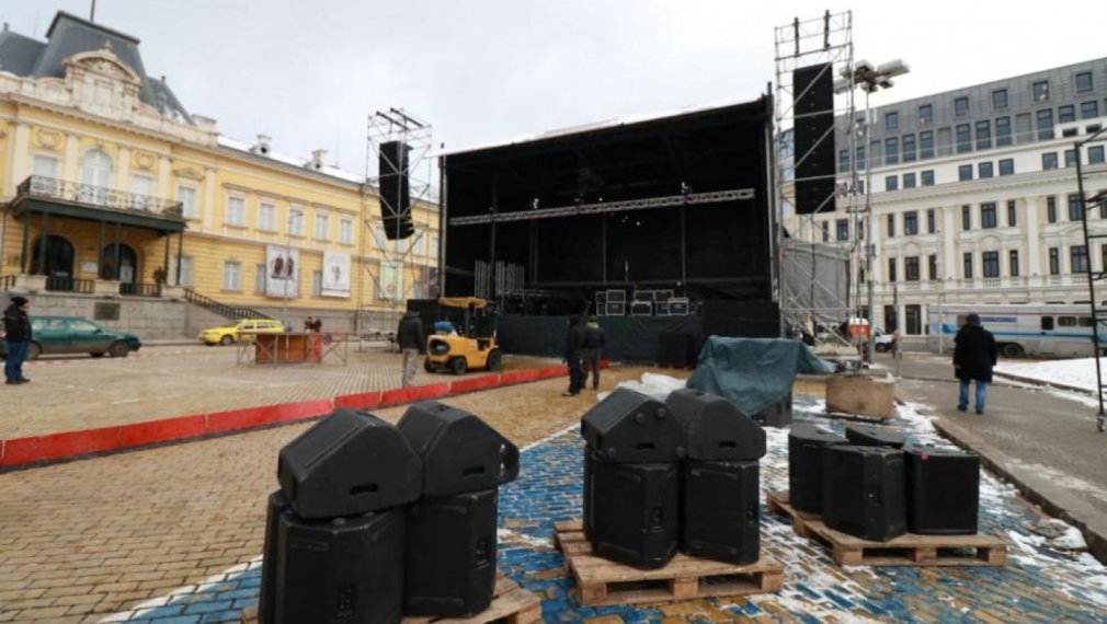 София посреща Нова година без заря, без концерт и без транспорт