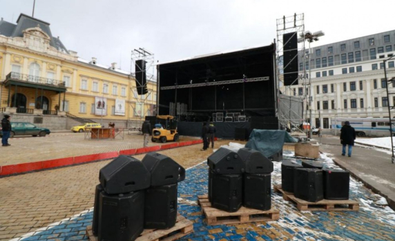 София посреща Нова година без заря, без концерт и без транспорт