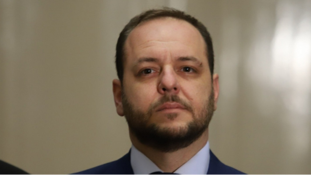 Вицепремиерът Сандов: Фойерверките замърсяват въздуха и плашат животните. Не ги използвайте