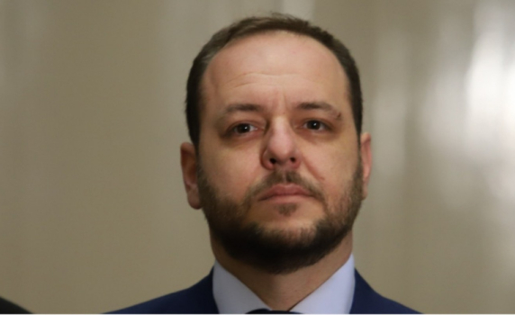 Вицепремиерът Сандов: Фойерверките замърсяват въздуха и плашат животните. Не ги използвайте