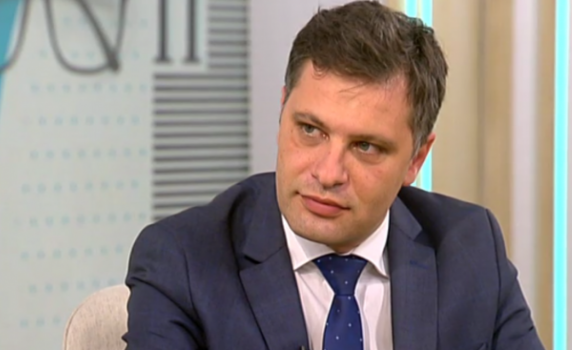 ВМРО: Язък ти за патриотичните песни, Трифонов!
