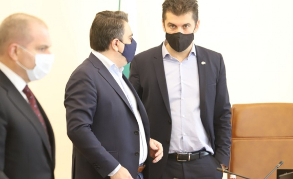 Разпределиха ресорите в кабинета „Петков“ 