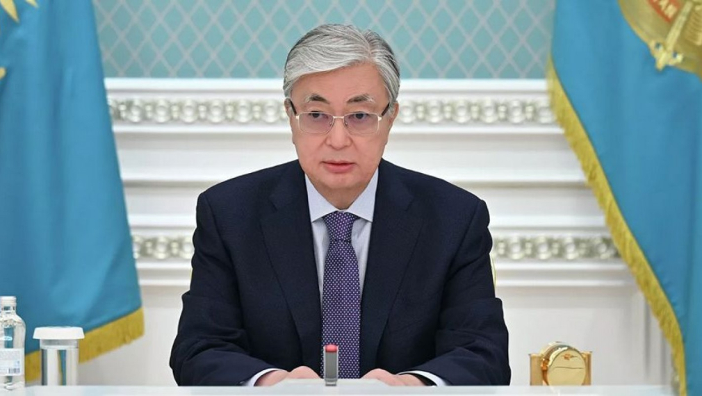 Президентът на Казахстан нареди да се стреля без предупреждение, благодари на Путин за помощта