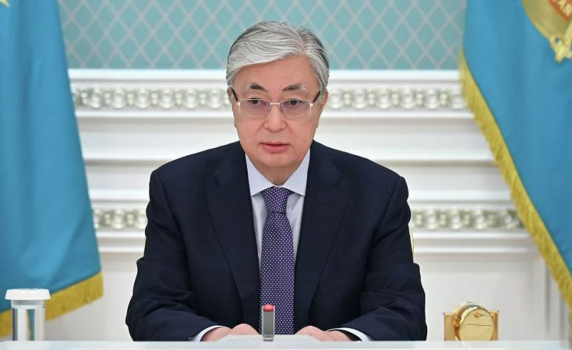 Президентът на Казахстан нареди да се стреля без предупреждение, благодари на Путин за помощта