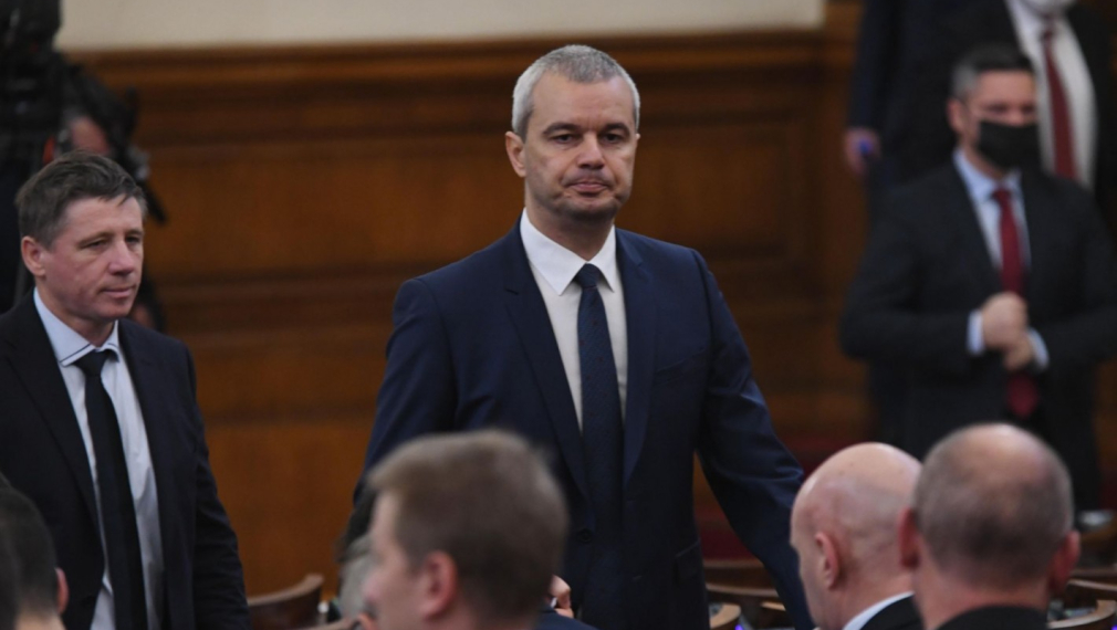  "Възраждане" жали в Конституционния съд решението за влизане в НС със зелен сертификат