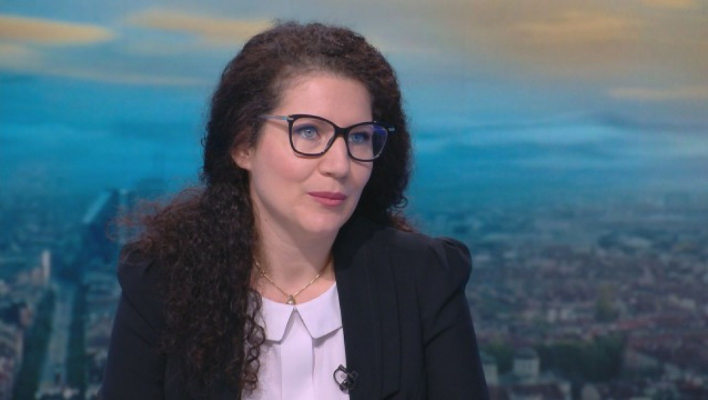 Калина Константинова ще е присъствен премиер