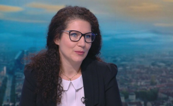 Калина Константинова ще е присъствен премиер