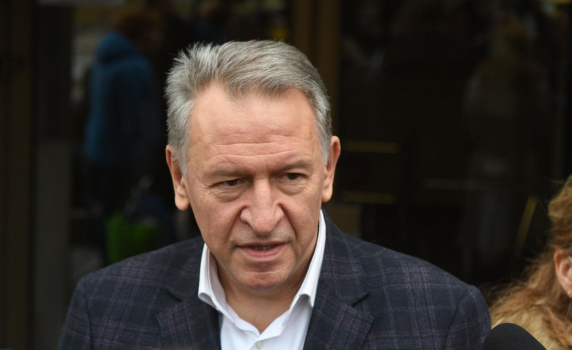 Кацаров отрече да е подписвал спряната поръчка за тестове, сключил я новият екип в МЗ