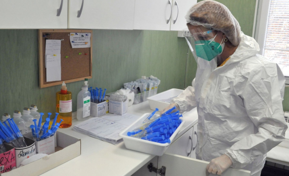 Над 5700 нови случая на COVID у нас, 19,13% положителни от всички тествани