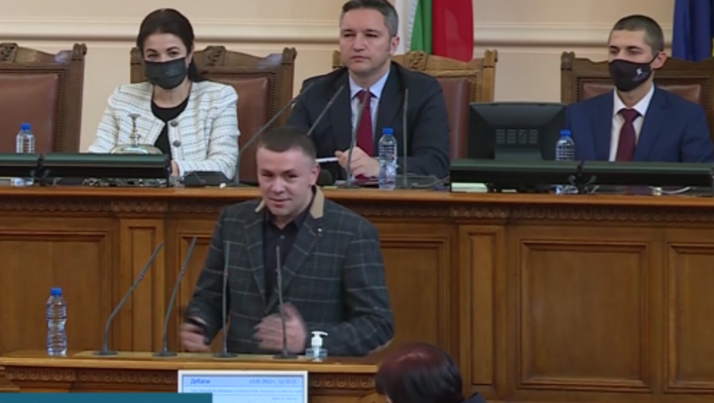 Ицо Хазарта за протеста: Важи ли законът за шепа нещастни фашисти? (видео)