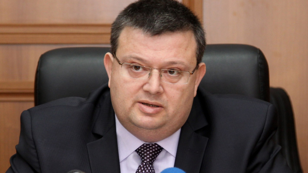 Сотир Цацаров подава оставка