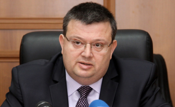 Сотир Цацаров подава оставка