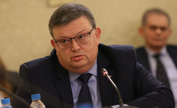 Премиерът: ДАНС проверява Цацаров, отнет му е достъпа до класифицирана информация