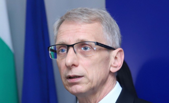 Министър Денков: Предлагаме деветдневна ваканция между двата срока