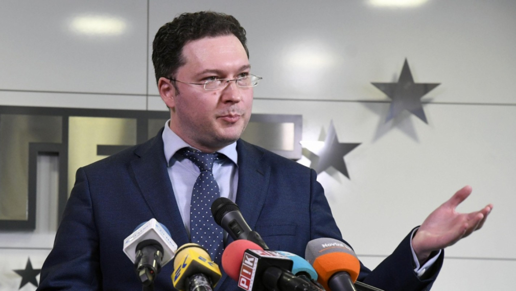 Даниел Митов: Само Петков иска авиолиния със Скопие, Фалконът ли ще лети?