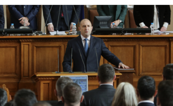 Радев и Йотова положиха клетва в парламента, ГЕРБ напусна демонстративно залата