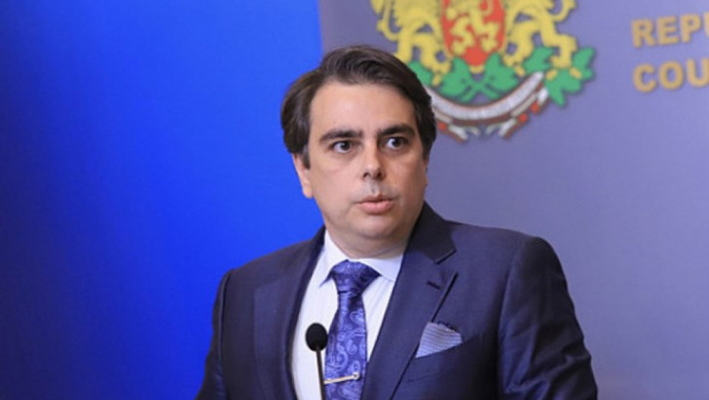 Асен Василев: Няма конфликт на интереси в назначенията на сем. Лорер
