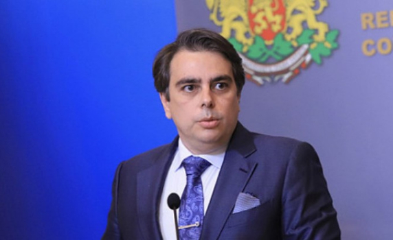 Асен Василев: Няма конфликт на интереси в назначенията на сем. Лорер