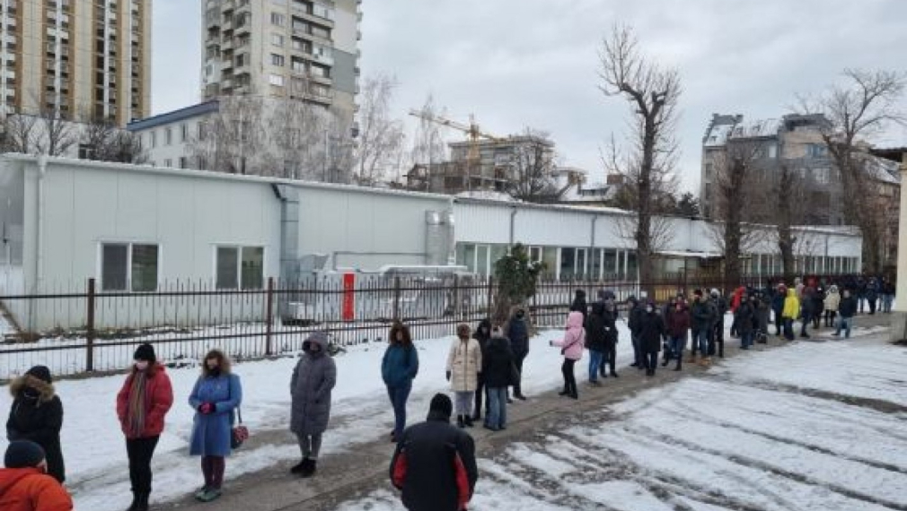 Стотици хора с добри сърца се отзоваха на призива да дарят кръв за 17-годишната Александра