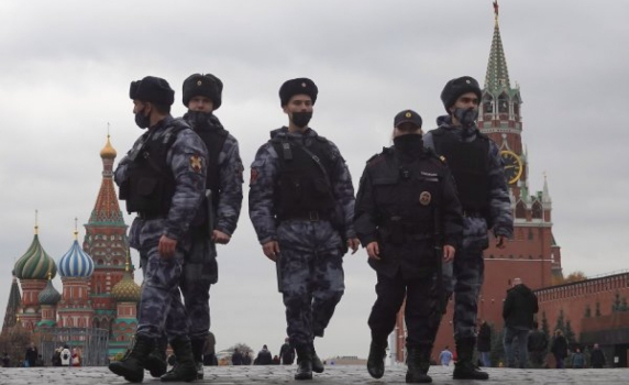 Русия започва военни учения в Крим