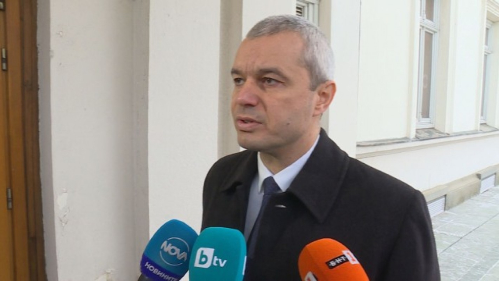 Депутати от „Възраждане“ влязоха в НС без зелен сертификат