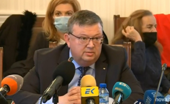 Цацаров: Комисията проверява Рашков заради недекларирани влогове и имоти
