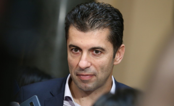 Премиерът Кирил Петков се извини за Чехов и благодари на "Сега"