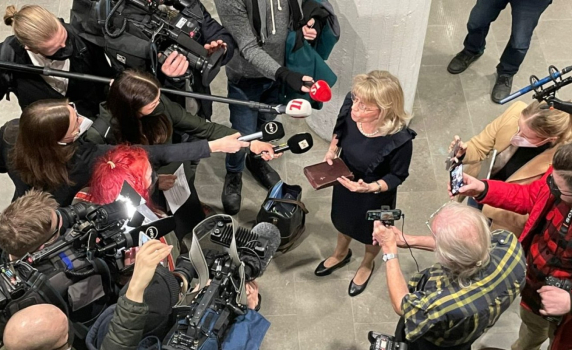 Финландското правителство започва съдебен процес срещу християнството, нарича Библията „език на омразата“