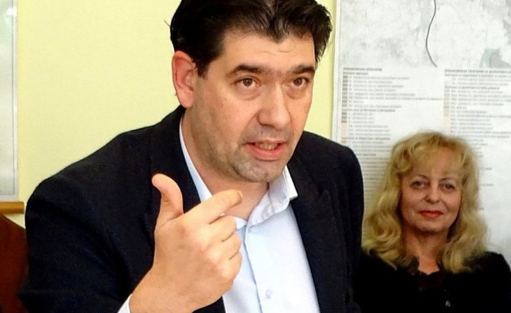 Иван Таков: Осветлението в София е безобразно. Има улици без нито една светеща крушка