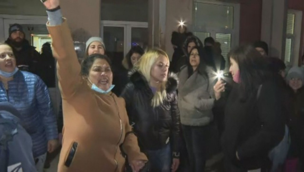 Стотици на протест във Враца след смъртта в спешното (видео)