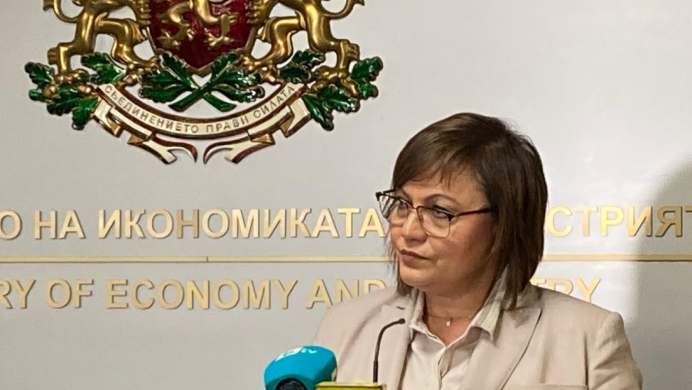 Министър Нинова: Експо 2020 Дубай е черна дупка, в която потънаха милиони