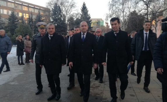 Президентът и премиерът в шествие за 150 г. от рождението на Гоце Делчев