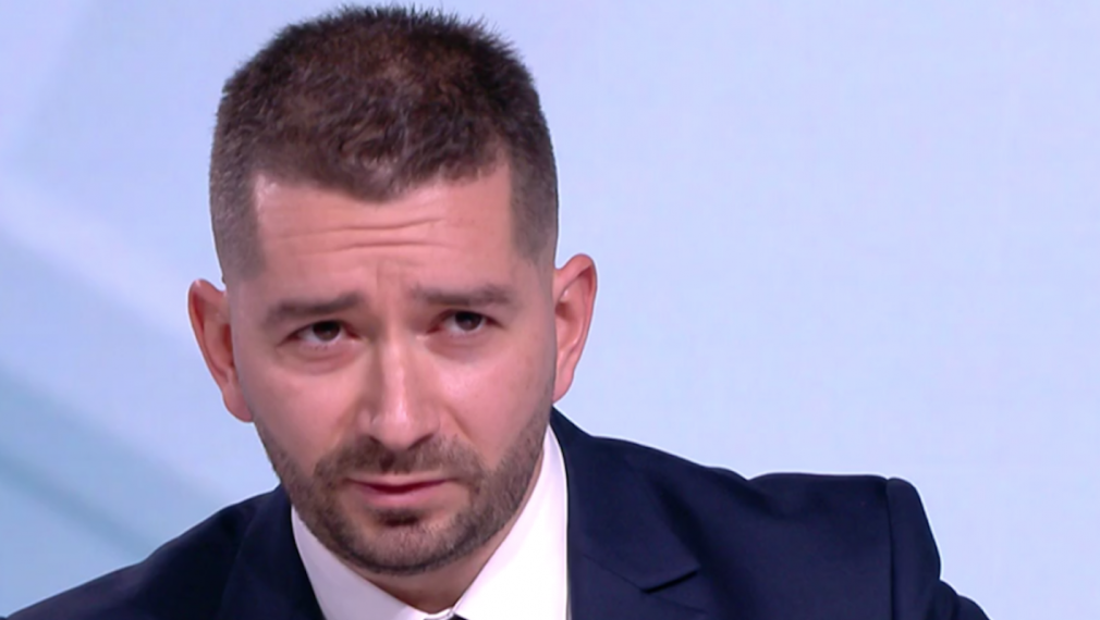 Слави Василев: Кирил Петков възнамерява да вдигне ветото за РСМ преди да са изпълнили условията