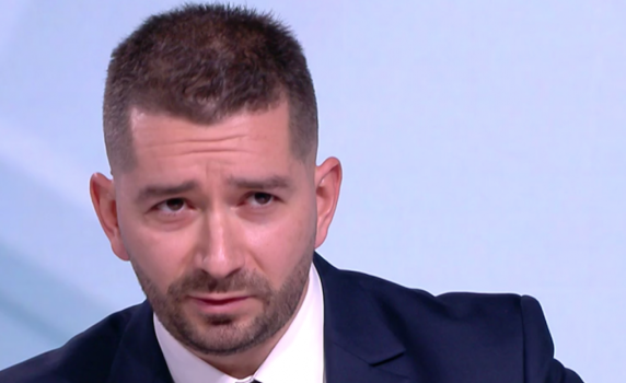 Слави Василев: Кирил Петков възнамерява да вдигне ветото за РСМ преди да са изпълнили условията