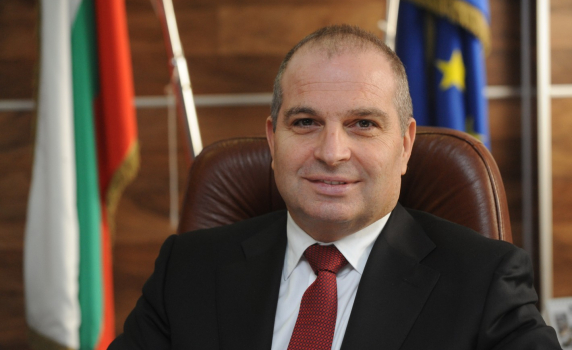 Гроздан Караджов: Плащаме, защото ГЕРБ са подписали договорите, хвърлят се пиратки