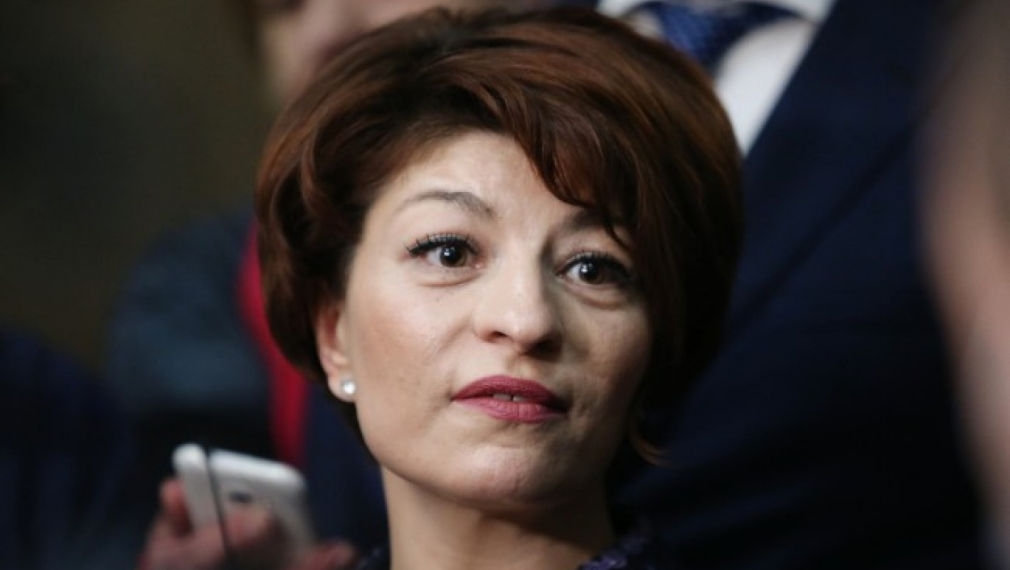 Атанасова: Кирил Петков излъга в парламента за договора на Лена Бориславова и ББР (видео)