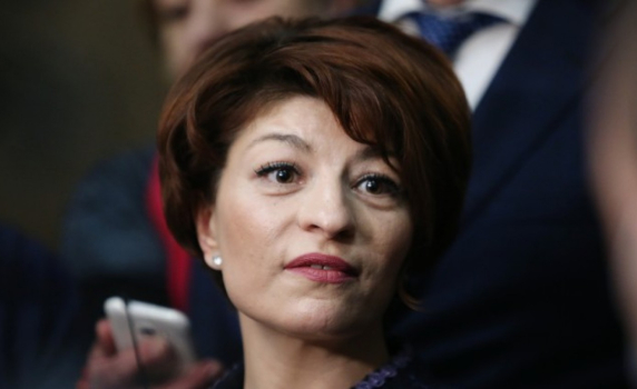 Атанасова: Кирил Петков излъга в парламента за договора на Лена Бориславова и ББР (видео)