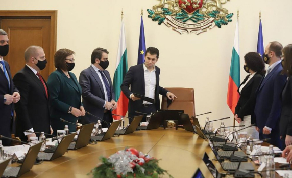 Кабинетът закъснява с преструктурирането на министерствата