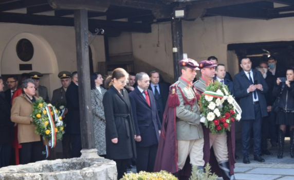 Трикольорът ни пред паметника на Гоце Делчев в Скопие бе откъснат