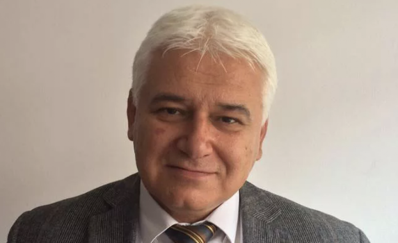 Проф. Киров: Войната между Гешев и Петков придоби фарсово-дебилен характер