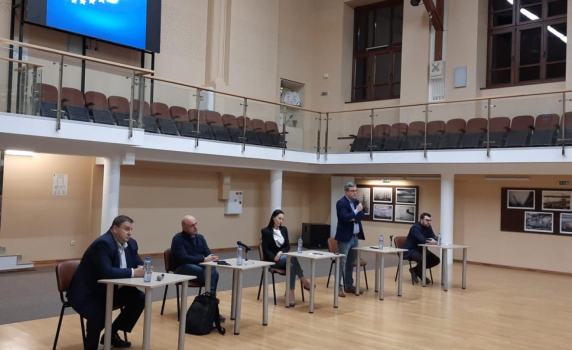 Управляват ни авантюристи и най-скъпо платените стажанти на държавата