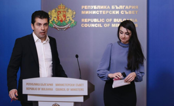 Кирил Петков и Лена Бориславова трябва да се явят в прокуратурата