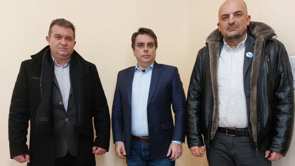 Асен Василев обеща нови ревизии на Пеевски
