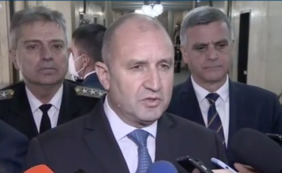 Радев: Закъснението на Ф-16 поставя в риск страната ни. Питайте Борисов за договора 