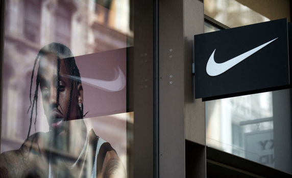 Руснак подаде жалба срещу липсата на бели хора в рекламите на Nike