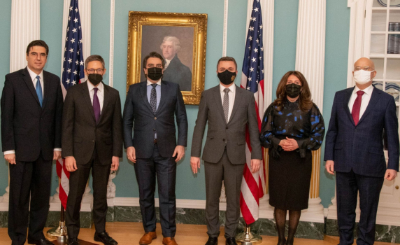 Посолството на САЩ у нас ни информира какво прави Асен Василев в Белия дом