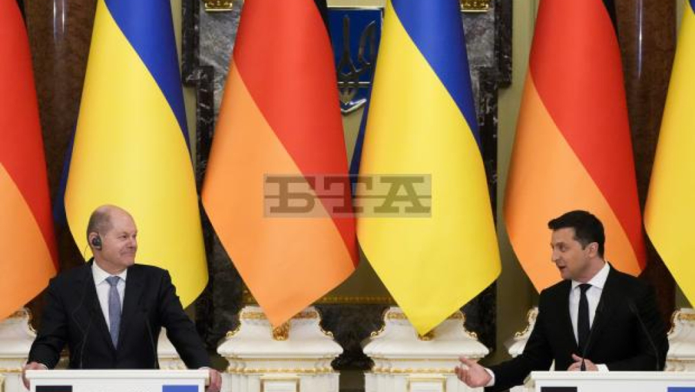 Германия е извела повечето служители от посолството си в Киев