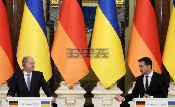 Германия е извела повечето служители от посолството си в Киев