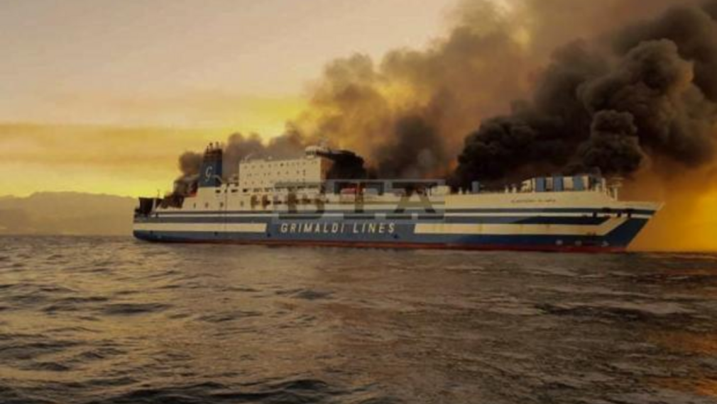 Българин е блокиран на горящия ферибот в Гърция, най-малко десет души са в неизвестност